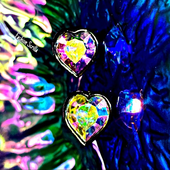 Yves Saint Laurent Vintage Iridescent Aurora Borealis Crystal Heart Earrings - Picture 8 of 9